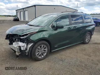 2021 Toyota Sienna LE z VIN 5TDBSKFC4MS027897, wystawiony jako Copart lot #56052375 z przebiegiem 66 604 mil mil oraz Szkoda całkowita • Salvage title. Historia ofert i sprzedaży dostępna na DreamBid. Obrazek 1.