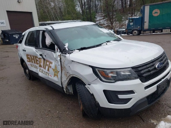 2019 Ford Police Interceptor Utility with VIN 1FM5K8AR3KGA30854, listed as a IAAI auction lot 41907581 with 126,290 mi miles. Bid and sale history available at carsss.com. Image 6.