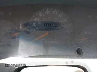 1996 Mercury Grand Marquis GS z VIN 2MELM74W3TX648820, wystawiony jako IAAI lot #42353201 z przebiegiem 125 063 mil mil oraz . Historia ofert i sprzedaży dostępna na DreamBid. Obrazek 7.