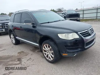 2008 Volkswagen Touareg 2 V6 with VIN WVGBE77L48D005043, listed as a IAAI auction lot 41604378 with 153,541 mi miles. Bid and sale history available at carsss.com. Image 1.
