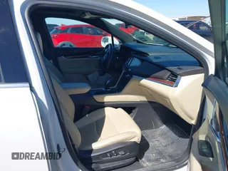 2017 Cadillac XT5 Premium Luxury FWD z VIN 1GYKNCRS9HZ106397, wystawiony jako IAAI lot #41659420 z przebiegiem 54 615 mil mil oraz . Historia ofert i sprzedaży dostępna na DreamBid. Obrazek 5.