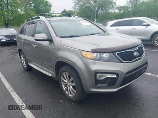 2013 Kia Sorento SX с VIN 5XYKWDA22DG354679, выставлен на аукционе IAAI как лот 42187282 с пробегом 112 163 миль миль и . История ставок и продаж доступна на DreamBid. Изображение 1.