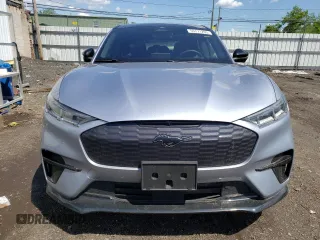 2022 Ford Mustang Mach-E GT z VIN 3FMTK4SE6NMA31440, wystawiony jako Copart lot #55771295 z przebiegiem 29 176 mil mil oraz Szkody całkowita. Historia ofert i sprzedaży dostępna na DreamBid. Obrazek 5.