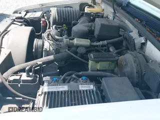 1998 Chevrolet Silverado 2500 с VIN 1GCGC29R7WE152310, выставлен на аукционе IAAI как лот 42662793 с пробегом 215 473 миль миль и . История ставок и продаж доступна на DreamBid. Изображение 19.