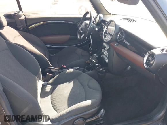 2010 MINI Convertible with VIN WMWMR3C50ATU97550, listed as a IAAI auction lot 41709012 with 86,499 mi miles and . Bid and sale history available at DreamBid. Image 5.