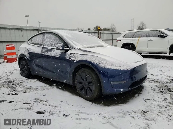2024 Tesla Model Y Long Range with VIN 7SAYGAEE0RF184074, listed as a Copart auction lot 44333645 with 11,403 mi miles and Salvage Title. Bid and sale history available at DreamBid. Image 11.