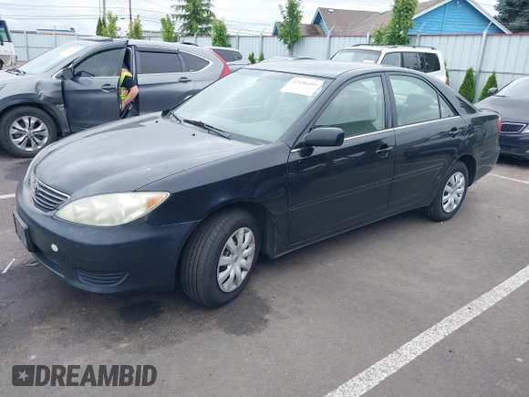 2005 Toyota Camry STD z VIN 4T1BE32K35U005795, wystawiony jako IAAI lot #42436495 z przebiegiem 216 913 mil mil oraz . Historia ofert i sprzedaży dostępna na DreamBid. Obrazek 2.