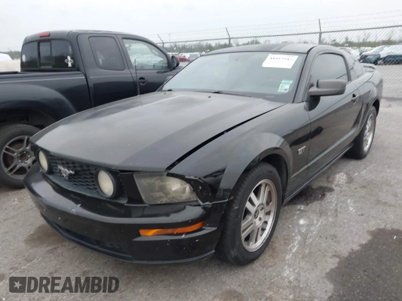 2006 Ford Mustang GT Deluxe z VIN 1ZVFT82H565101630, wystawiony jako IAAI lot #41883915 z przebiegiem 172 404 mil mil oraz . Historia ofert i sprzedaży dostępna na DreamBid. Obrazek 17.