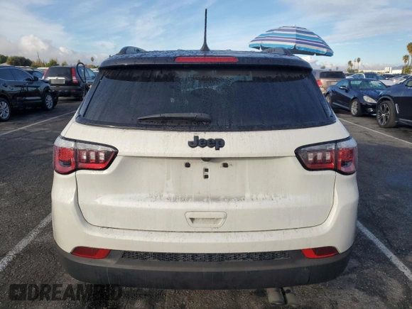 2020 Jeep Compass Altitude with VIN 3C4NJCBBXLT246631, listed as a Copart auction lot 82489344 with 30,116 mi miles and Salvage Title. Bid and sale history available at carsss.com. Image 6.