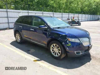 2011 Lincoln MKX z VIN 2LMDJ8JKXBBJ25103, wystawiony jako IAAI lot #42297567 z przebiegiem 122 135 mil mil oraz . Historia ofert i sprzedaży dostępna na DreamBid. Obrazek 1.