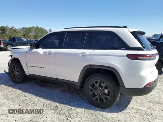 2024 Jeep Grand Cherokee Laredo with VIN 1C4RJHAG3RC124581, listed as a Copart auction lot 45677095 with 24,123 mi miles and Clean title. Bid and sale history available at DreamBid. Image 2.