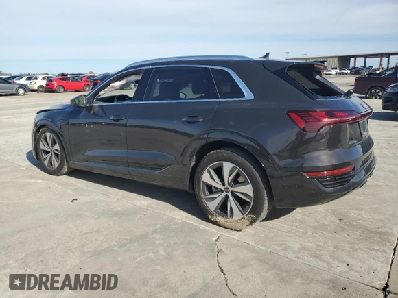 2024 Audi Q8 e-tron Premium Plus z VIN WA15AAGE2RB042305, wystawiony jako Copart lot #83397964 z przebiegiem 15 887 mil mil oraz Szkoda całkowita • Salvage title. Historia ofert i sprzedaży dostępna na DreamBid. Obrazek 2.