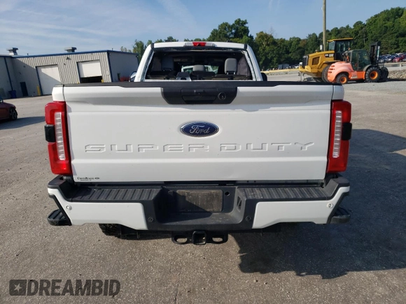 2023 Ford F-250 XL z VIN 1FT8W2BA9PEC15747, wystawiony jako Copart lot #65124184 z przebiegiem 39 939 mil mil oraz Szkoda całkowita • Salvage title. Historia ofert i sprzedaży dostępna na DreamBid. Obrazek 6.