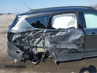 2018 Ford Escape SE z VIN 1FMCU9GD6JUD55937, wystawiony jako IAAI lot #41898592 z przebiegiem 37 800 mil mil oraz . Historia ofert i sprzedaży dostępna na DreamBid. Obrazek 6.