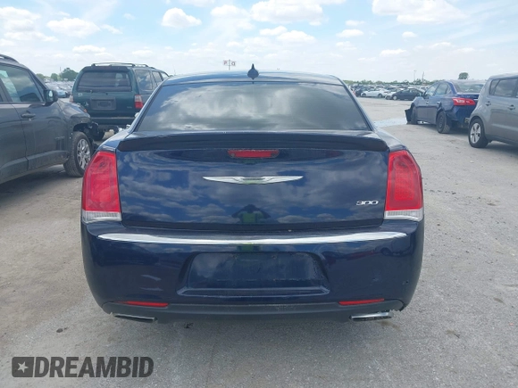 2015 Chrysler 300 Limited z VIN 2C3CCAAG6FH931679, wystawiony jako IAAI lot #42205179 z przebiegiem 209 208 mil mil oraz . Historia ofert i sprzedaży dostępna na DreamBid. Obrazek 16.