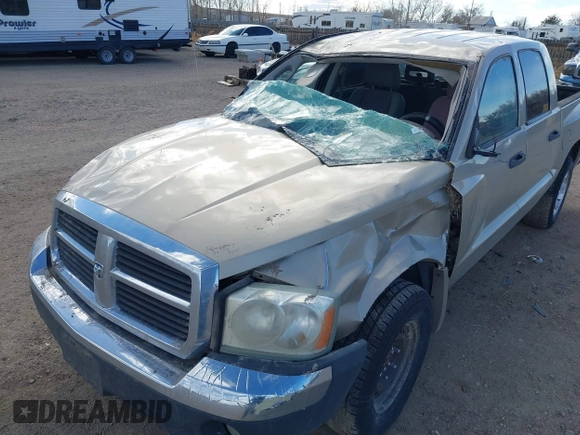 2005 Dodge Dakota SLT with VIN 1D7HW48N45S199371, listed as a IAAI auction lot 41792900 with 170,893 mi miles. Bid and sale history available at carsss.com. Image 6.