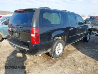 2010 Chevrolet Suburban LTZ with VIN 1GNUCKE07AR276807, listed as a IAAI auction lot 40987330 with 196,618 mi miles. Bid and sale history available at carsss.com. Image 4.