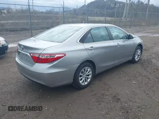 2015 Toyota Camry XLE with VIN 4T4BF1FK4FR498406, listed as a IAAI auction lot 41945968 with 178,070 mi miles. Bid and sale history available at carsss.com. Image 4.