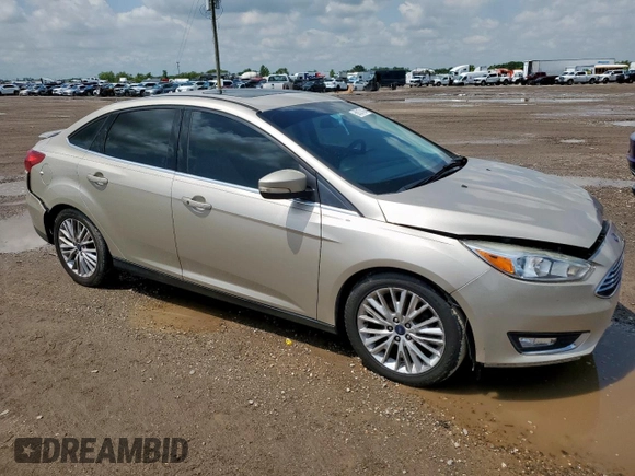 2018 Ford Focus Titanium z VIN 1FADP3J26JL279443, wystawiony jako Copart lot #58837435 z przebiegiem 136 538 mil mil oraz Szkoda całkowita • Salvage title. Historia ofert i sprzedaży dostępna na DreamBid. Obrazek 4.