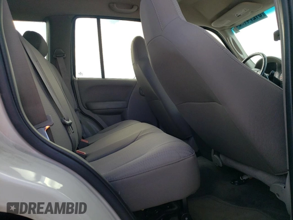 2002 Jeep Liberty Sport with VIN 1J4GL48K92W351230, listed as a Copart auction lot 51274195 with 211,716 mi miles and Salvage Title. Bid and sale history available at carsss.com. Image 11.