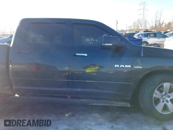 2009 Dodge 1500 Laramie z VIN 1D3HV13T49S730776, wystawiony jako IAAI lot #41396097 z przebiegiem 206 684 mil mil oraz . Historia ofert i sprzedaży dostępna na DreamBid. Obrazek 13.