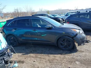 2018 Kia Niro EX with VIN KNDCC3LC6J5137430, listed as a IAAI auction lot 41804509 with 139,140 mi miles. Bid and sale history available at carsss.com. Image 12.