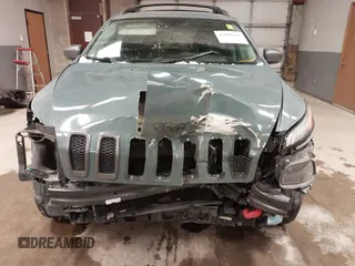 2015 Jeep Cherokee Trailhawk with VIN 1C4PJMBS6FW724931, listed as a IAAI auction lot 41602181 with 153,340 mi miles and . Bid and sale history available at carsss.com. Image 6.