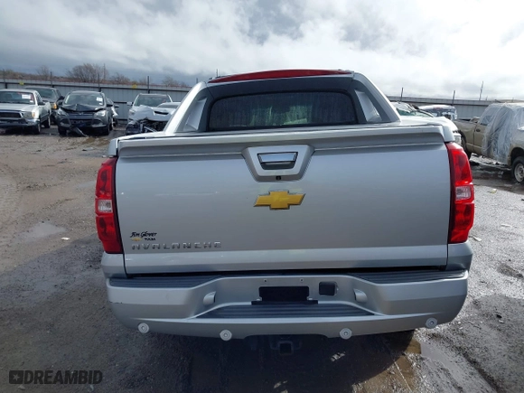 2013 Chevrolet Avalanche LTZ with VIN 3GNTKGE73DG306592, listed as a IAAI auction lot 41695072 with 243,700 mi miles. Bid and sale history available at carsss.com. Image 16.