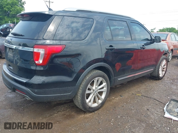 2018 Ford Explorer XLT z VIN 1FM5K7D83JGC39166, wystawiony jako IAAI lot #42425333 z przebiegiem 122 029 mil mil oraz . Historia ofert i sprzedaży dostępna na DreamBid. Obrazek 4.