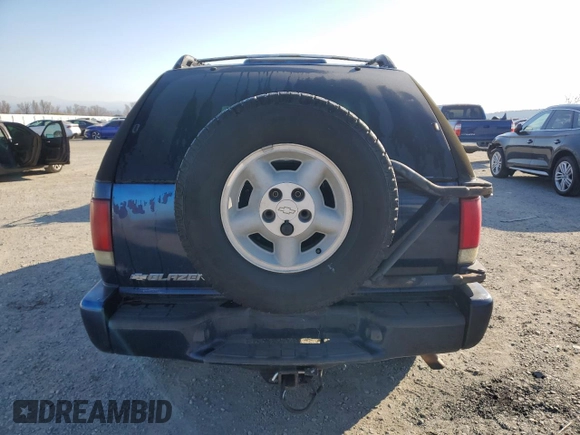 2000 Chevrolet Blazer LS z VIN 1GNCT18W8YK234090, wystawiony jako Copart lot #43063565 z przebiegiem 96 942 mil mil oraz Czysty tytuł • Clean title. Historia ofert i sprzedaży dostępna na DreamBid. Obrazek 6.