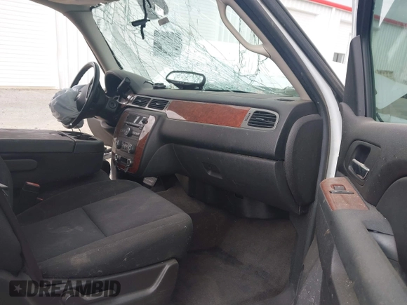 2012 Chevrolet Tahoe LS z VIN 1GNSKAE00CR283377, wystawiony jako IAAI lot #41848535 z przebiegiem Nie podano mil oraz . Historia ofert i sprzedaży dostępna na DreamBid. Obrazek 5.