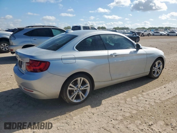 2015 BMW 2 Series 228i z VIN WBA1F5C55FV257350, wystawiony jako Copart lot #61639045 z przebiegiem 63 759 mil mil oraz Czysty tytuł • Clean title. Historia ofert i sprzedaży dostępna na DreamBid. Obrazek 3.