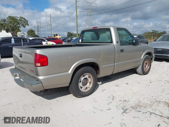 1999 GMC Sonoma with VIN 1GTCS144XX8502911, listed as a IAAI auction lot 41160683 with 119,776 mi miles. Bid and sale history available at carsss.com. Image 4.