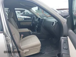 2008 Ford Explorer Sport Trac XLT z VIN 1FMEU31E18UA25835, wystawiony jako IAAI lot #42448591 z przebiegiem 139 120 mil mil oraz . Historia ofert i sprzedaży dostępna na DreamBid. Obrazek 5.