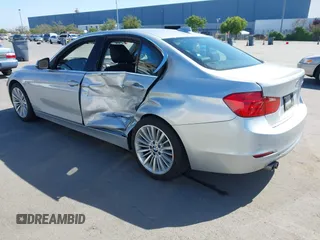 2014 BMW 3 Series 328i z VIN WBA3C1C52EK108811, wystawiony jako IAAI lot #42213041 z przebiegiem 65 634 mil mil oraz . Historia ofert i sprzedaży dostępna na DreamBid. Obrazek 3.