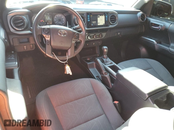 2017 Toyota Tacoma SR5 z VIN 5TFRZ5CNXHX028456, wystawiony jako Copart lot #84039894 z przebiegiem 30 670 mil mil oraz Szkoda całkowita • Salvage title. Historia ofert i sprzedaży dostępna na DreamBid. Obrazek 8.
