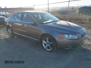 2010 Volvo S80 I6 Turbo with VIN YV1992AH9A1117367, listed as a IAAI auction lot 41806008 with 138,985 mi miles. Bid and sale history available at carsss.com. Image 1.