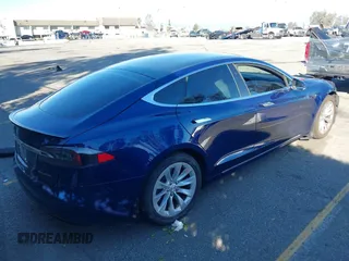 2019 Tesla Model S 75D z VIN 5YJSA1E27KF333645, wystawiony jako IAAI lot #41647989 z przebiegiem 52 528 mil mil oraz . Historia ofert i sprzedaży dostępna na DreamBid. Obrazek 4.