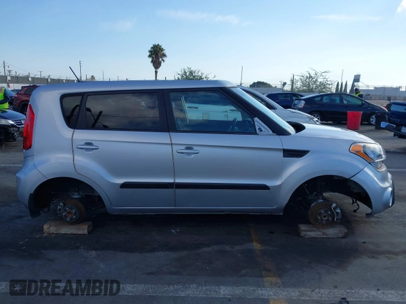 2013 Kia Soul + z VIN KNDJT2A66D7754382, wystawiony jako IAAI lot #41431092 z przebiegiem Nie podano mil oraz . Historia ofert i sprzedaży dostępna na DreamBid. Obrazek 6.