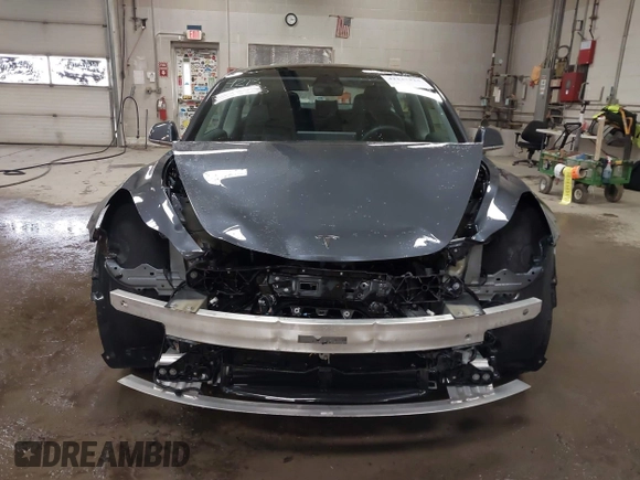 2020 Tesla Model 3 Long Range z VIN 5YJ3E1EB0LF800804, wystawiony jako IAAI lot #42137223 z przebiegiem 52 482 mil mil oraz . Historia ofert i sprzedaży dostępna na DreamBid. Obrazek 13.
