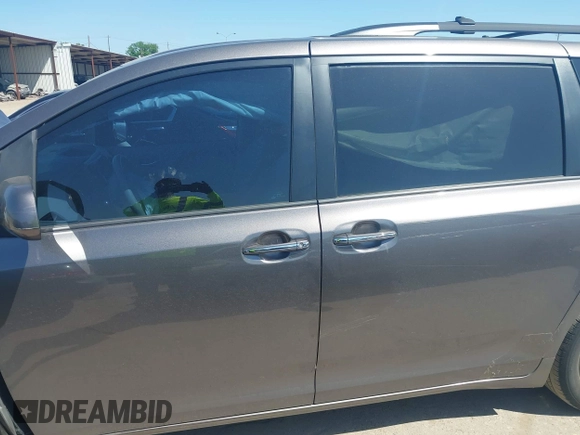2014 Toyota Sienna XLE with VIN 5TDYK3DC4ES419928, listed as a IAAI auction lot 41976538 with 144,405 mi miles. Bid and sale history available at carsss.com. Image 14.