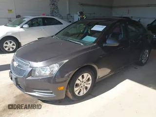 2014 Chevrolet Cruze LS z VIN 1G1PA5SH2E7346991, wystawiony jako IAAI lot #42326149 z przebiegiem 161 651 mil mil oraz . Historia ofert i sprzedaży dostępna na DreamBid. Obrazek 2.
