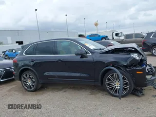 2017 Porsche Cayenne с VIN WP1AA2A2XHKA90706, выставлен на аукционе IAAI как лот 41692768 с пробегом 92 800 миль миль и . История ставок и продаж доступна на DreamBid. Изображение 14.