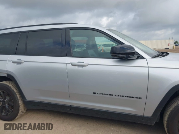 2024 Jeep Grand Cherokee Altitude with VIN 1C4RJKAG0R8532620, listed as a IAAI auction lot 42722926 with 37,556 mi miles and . Bid and sale history available at DreamBid. Image 13.