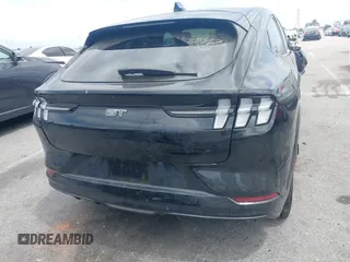 2023 Ford Mustang Mach-E GT z VIN 3FMTK4SE1PMA44650, wystawiony jako IAAI lot #42127300 z przebiegiem 7121 mil mil oraz . Historia ofert i sprzedaży dostępna na DreamBid. Obrazek 16.