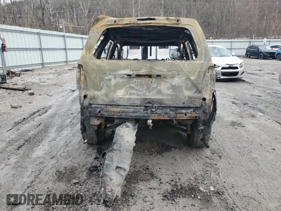2006 Ford Escape XLT with VIN 1FMYU931X6KC43873, listed as a Copart auction lot 45002425 with 0 mi miles and Salvage Title. Bid and sale history available at carsss.com. Image 6.