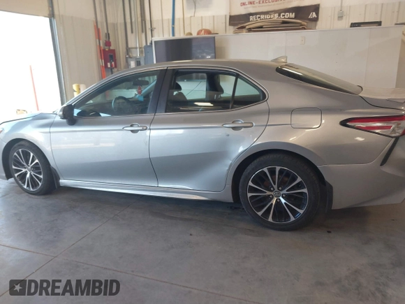 2020 Toyota Camry SE z VIN 4T1G11AK5LU350329, wystawiony jako IAAI lot #41617963 z przebiegiem 75 980 mil mil oraz . Historia ofert i sprzedaży dostępna na DreamBid. Obrazek 14.