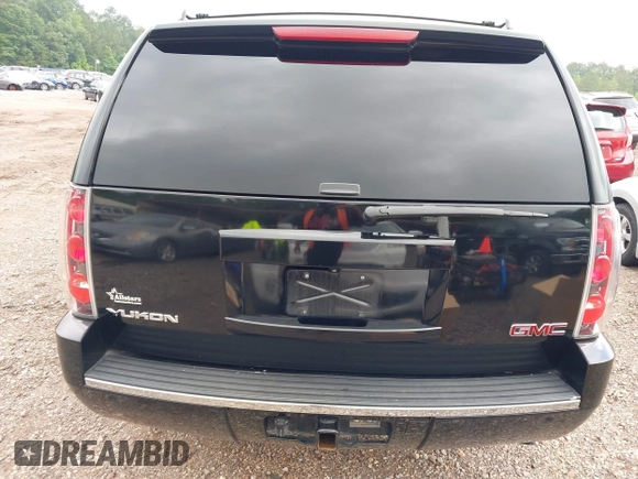 2013 GMC Yukon Denali z VIN 1GKS2EEFXDR305783, wystawiony jako IAAI lot #42305947 z przebiegiem 251 874 mil mil oraz . Historia ofert i sprzedaży dostępna na DreamBid. Obrazek 16.