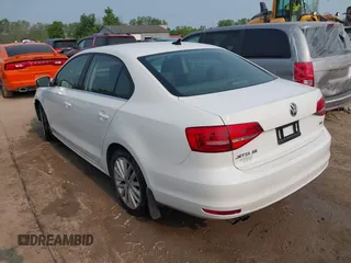 2015 Volkswagen Jetta SE with VIN 3VWD17AJ7FM302290, listed as a IAAI auction lot 42371920 with 127,631 mi miles and . Bid and sale history available at DreamBid. Image 3.