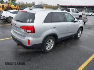 2015 Kia Sorento LX with VIN 5XYKTCA63FG610482, listed as a IAAI auction lot 41846658 with 120,529 mi miles. Bid and sale history available at carsss.com. Image 4.